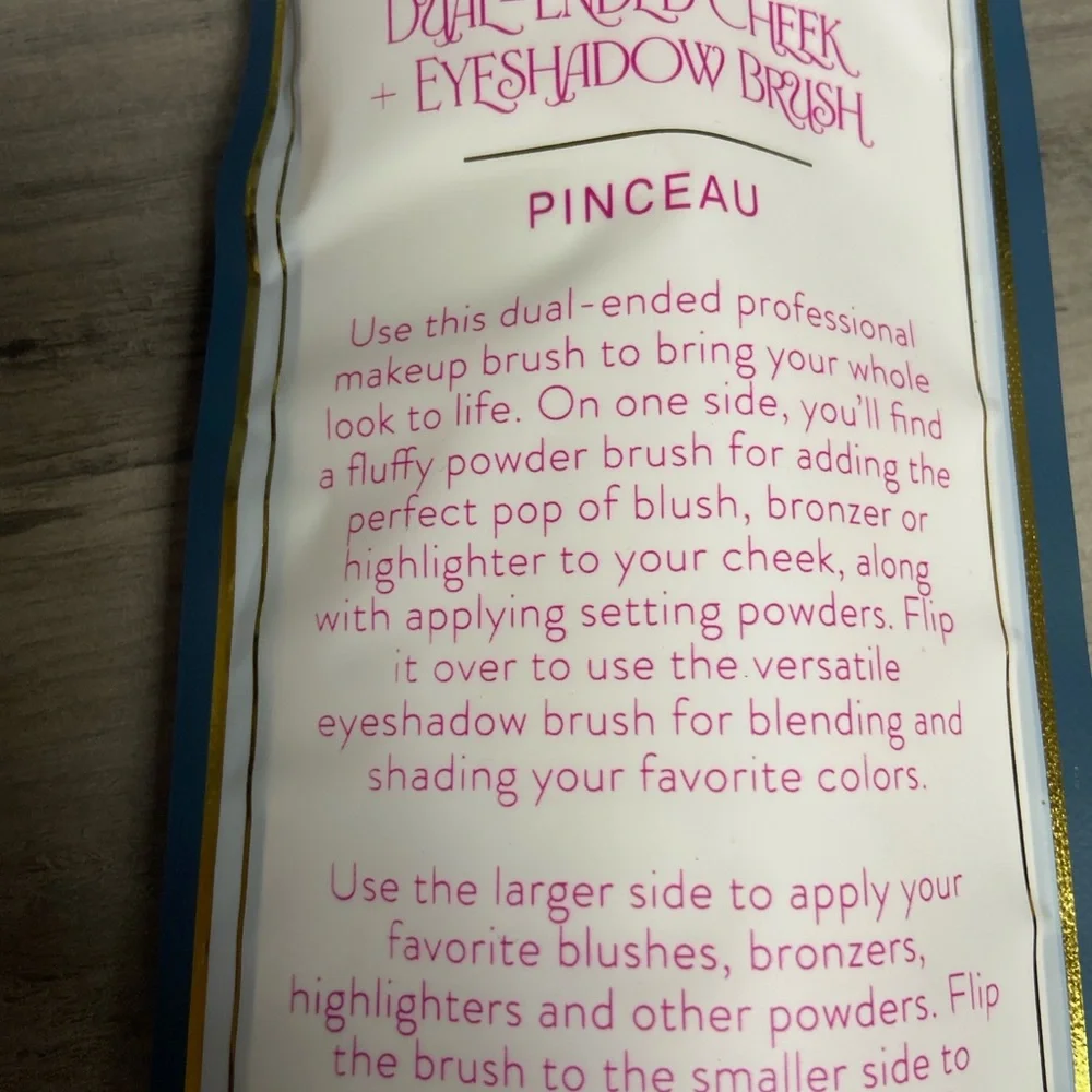 Laura Geller Dual-Ended Cheek and Eyeshadow Brush‎